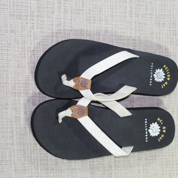 NWOT Yellow Box Mellow Mat Thong Sandals - Picture 2 of 6